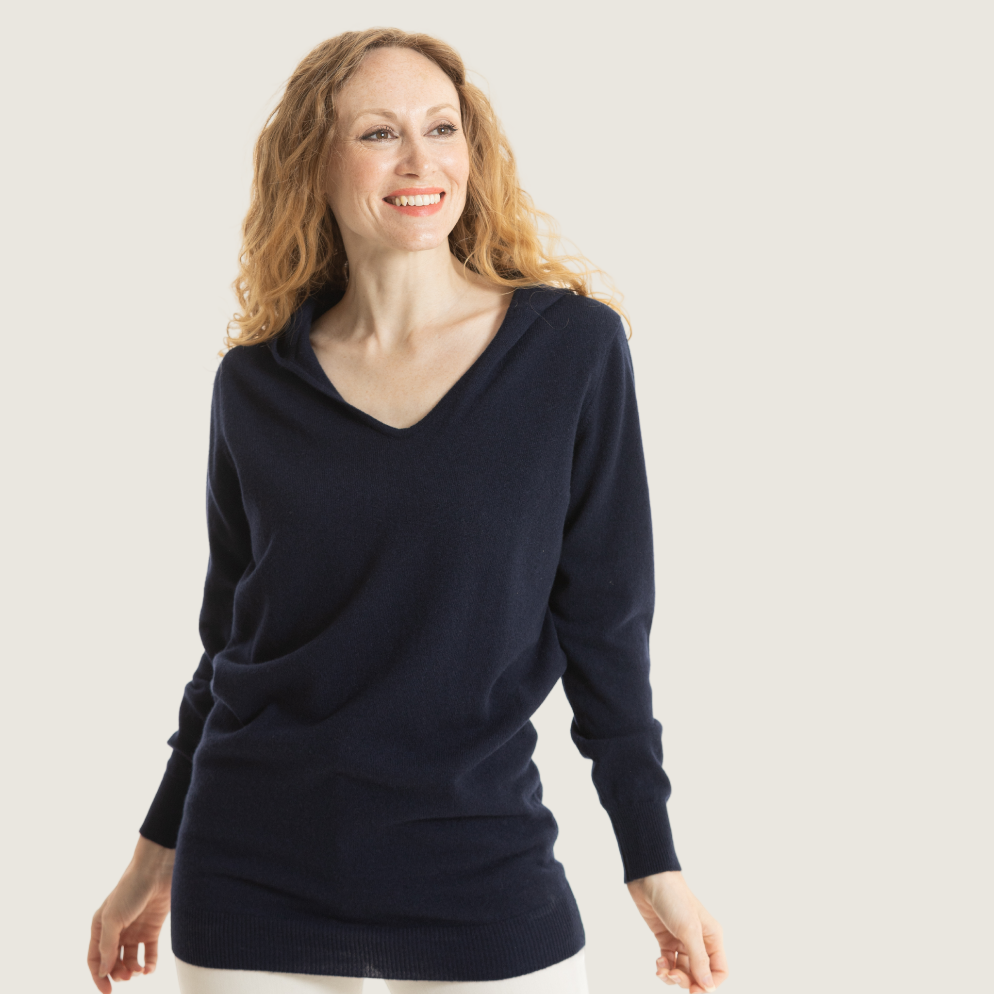 The Cashmere Boyfriend Hoodie in Navy